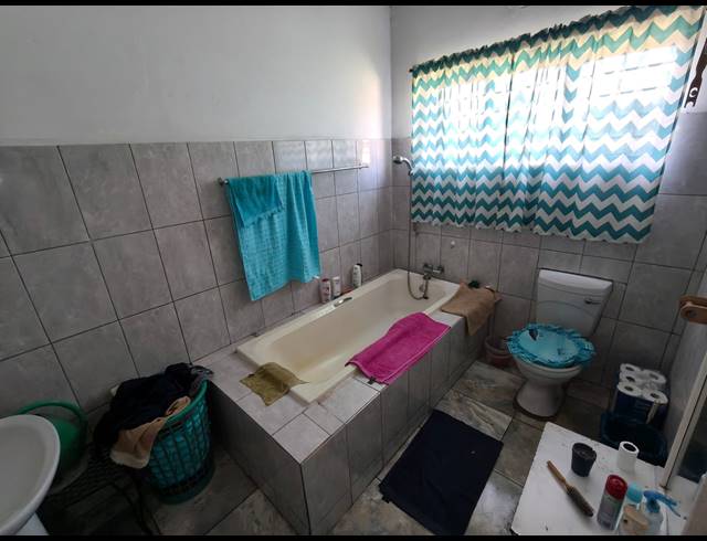 4 BEDROOM HOUSE FOR SALE IN OOS EINDE